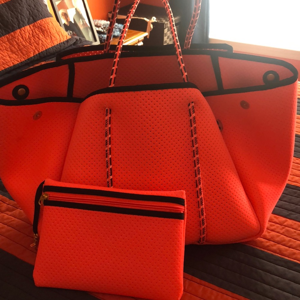 XL neoprene bag with wristlet!